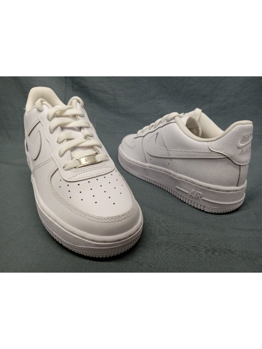 Nike Air Force 1 LE (GS) Sneaker Triple White Boys Size 5.5 NEW NO BOX!